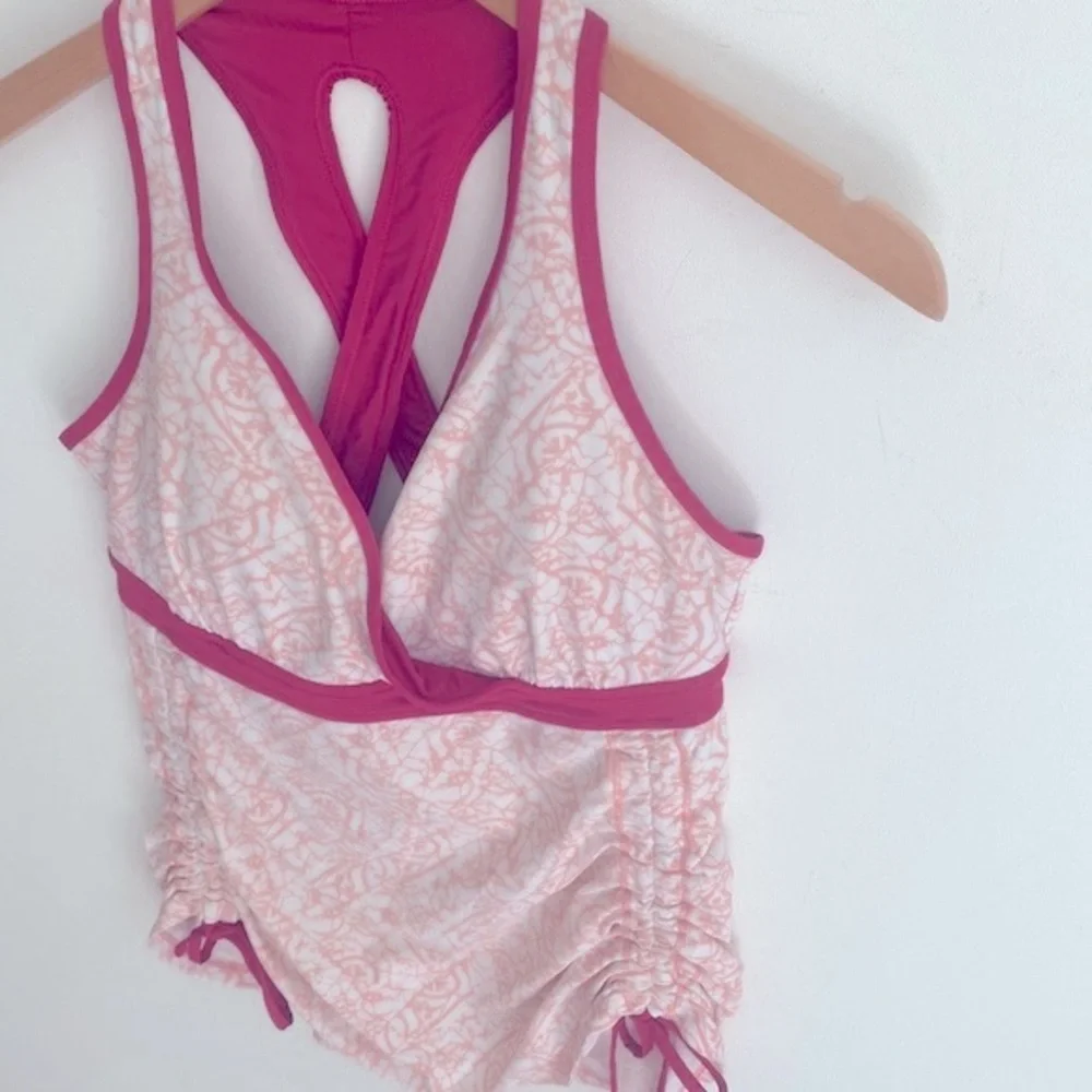 Lucy tie side scrunched Raspberry & White‎  Tankini, Size M
